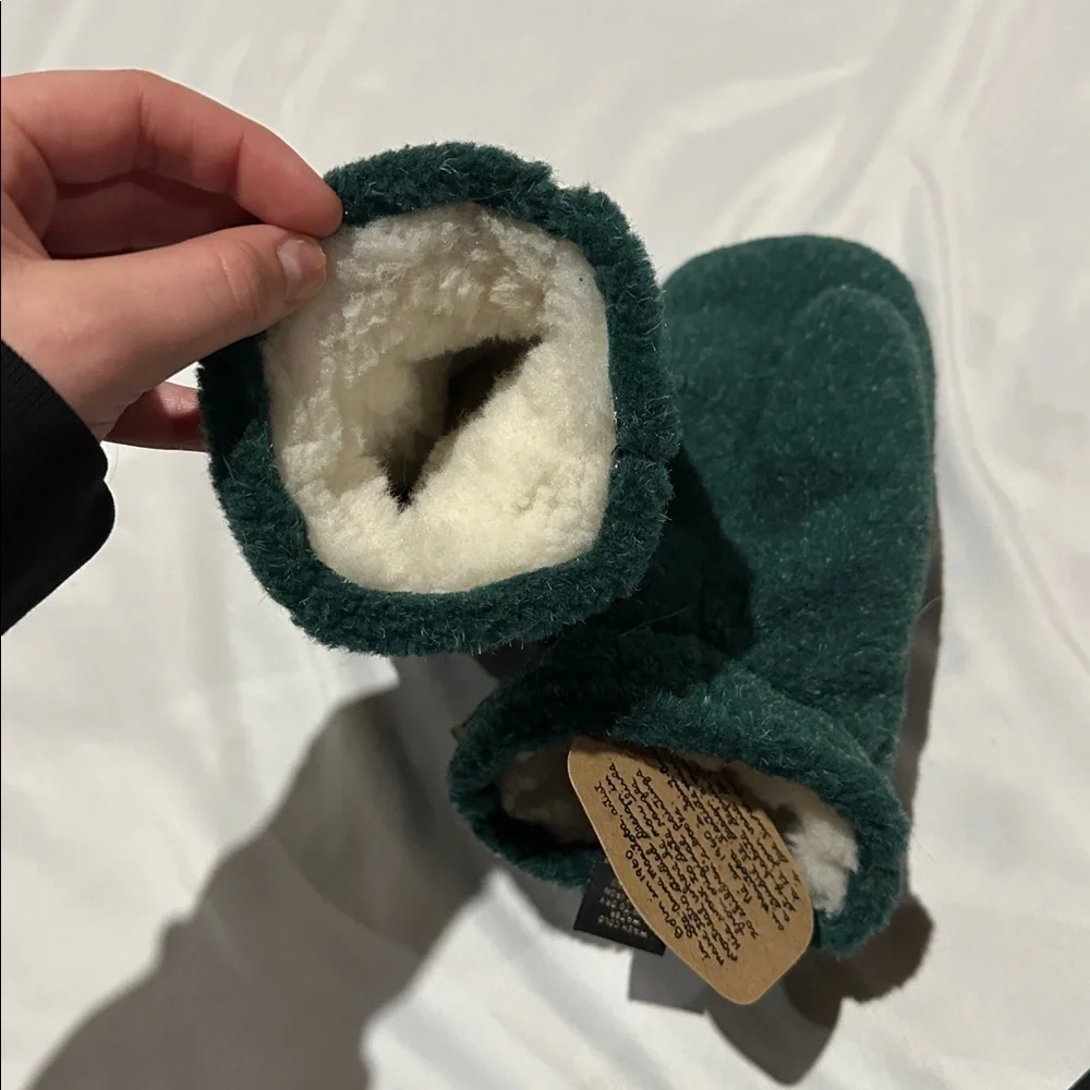 Marc Tetro Green Bear Print Kids Mittens